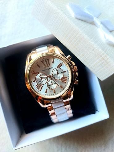 Fantastičan Michael Kors u beloj boji . Brojčanik je prečnika 44 na lalafo.rs Fantastičan Michael Kors u beloj boji . Brojčanik je prečnika 44