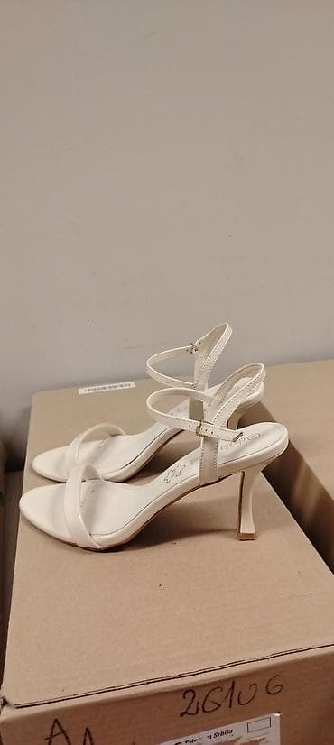 tamaris obuća novi sad: Prelepe bež sandale, lakovane, vel 40, gazište 26cm, štikla 7cm — 4