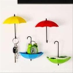 Plastični kišobrančići kao držači raznih sitnica. Lepe se na ravnu