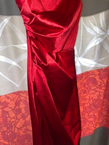 komada odece: Elegantne večernje haljine – set od 2 komada 1) Crna/srebrna haljina — 5