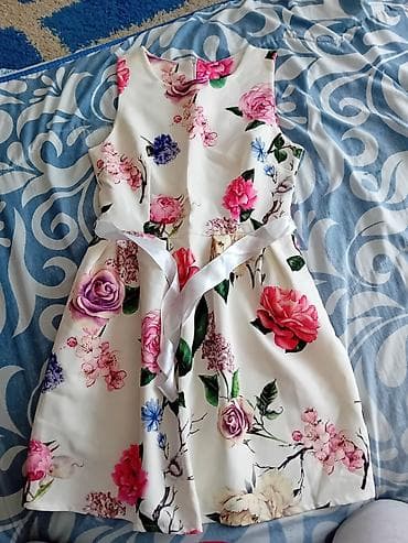 Elegantna ženska haljina bez rukava sa floralnim printom - Model