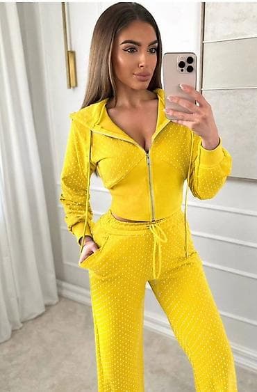 Gornji i donji deo: Omiljene trenerke sa cirkonima 💫
Cena: 3.999 dinara — 5