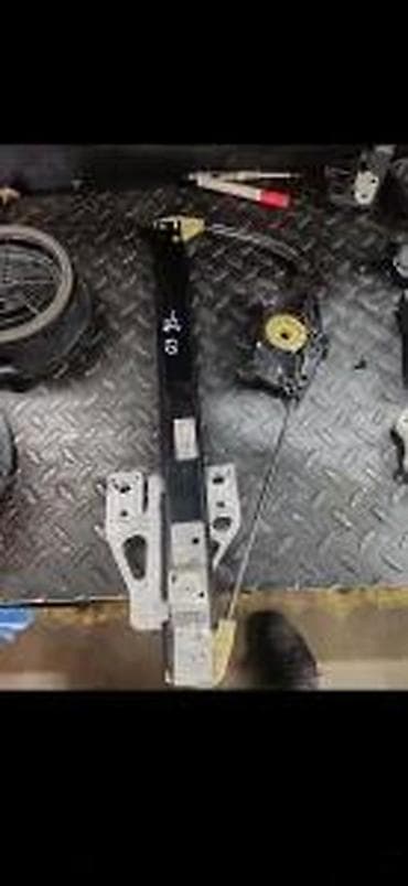 za motor: AUDI Q3 ZADNJI LEVI PODIZAC PROZORA 8U0839461 | Audi a1  a3 a4 a5 a6 — 2
