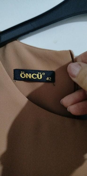 Džemperi, kardigani: Elegantna haljina ONCÜ, veličina 42. - Boja: topla karamela/kamel — 4