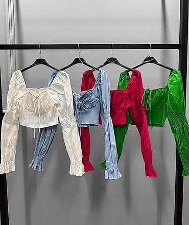 blondi: Ženska crop bluza sa spuštenim ramenima i puf rukavima Bluza: 2300 — 4