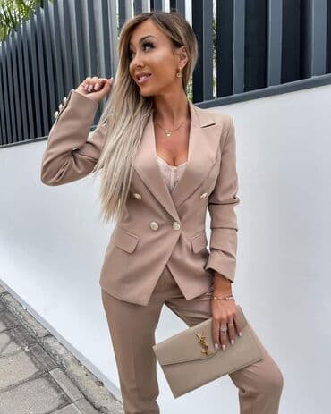 komplet sa prslukom: Komplet sa postavom 3700 dinara — 4