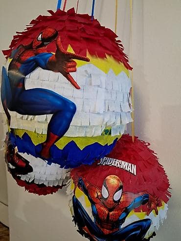 komplet odela: Tematske pinjate – Spider‑Man i Deadpool - Ručno izrađene, okrugle — 8