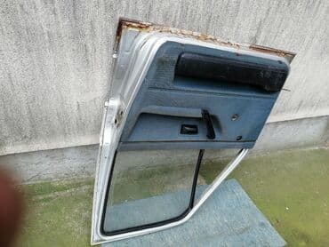 Auto delovi, gume i tjuning: Vrata desna prednja — 2