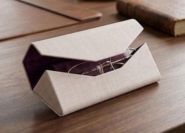 torbe nine west: Preklopna futrola za naočare – elegantan i praktičan etui - Dizajn — 1
