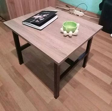 Niski sto za dnevnu sobu - Pravougaoni klub sto kompaktnih dimenzija