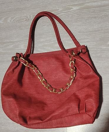 armani exchange torbe: Ženska torba – crvena, sa zlatnim detaljima - Materijal: teksturirana — 1