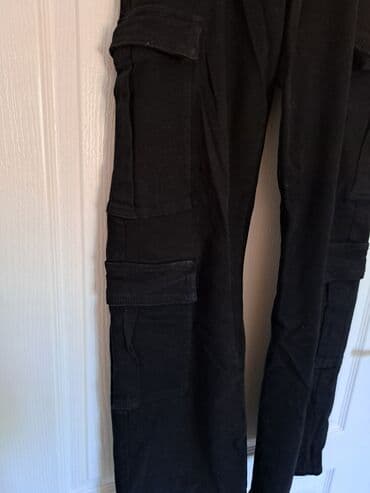 srebrne ogrlice sa cirkonima: Crne pantalone sa džepovima. Pantalone imaju praktične džepove sa obe — 4