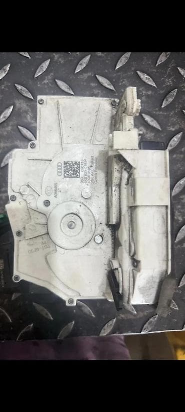 spaneri za vezivanje auta: AUDI A6 C8 2020 ZADNJA DESNA BRAVA 4K0839016P | Audi delovi zemun — 1
