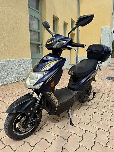 Motorcycles & Scooters: Skuter Lofty – gradski skuter 50cc klase - Boja: tamnoplava sa žutim — 3