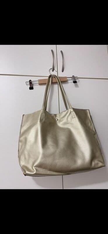 duge dukserice zenske: Prostrana ženska torba – zlatno/bež tote - Model: tote/shopper torba — 2