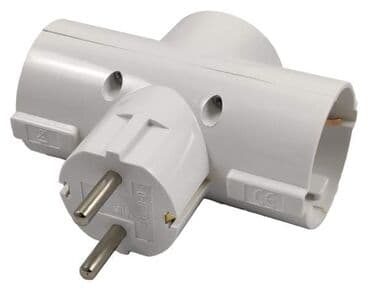 adapter za uticnicu: Cena 680 din T razvodnik 3 uticnice (1 6A, 3500W) Radni napon: 250V — 1