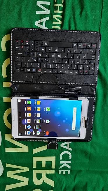 Računarska oprema: Samsung Galaxy Tab 4 (8.0") sa futrolom i žičnom tastaturom - Ekran — 9