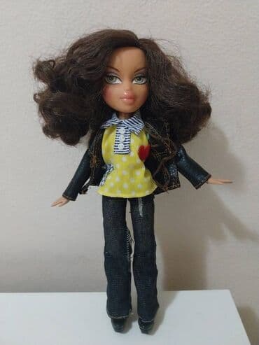 Bratz lutka Yasmin Kao na slikama Pantalone se rasile slikano je — 2