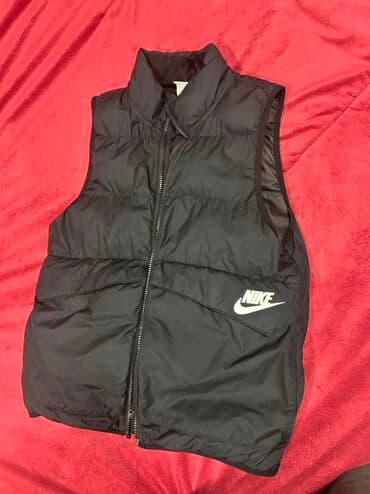 Nike, Perjani prsluk, 152-158 na lalafo.rs Nike, Perjani prsluk, 152-158