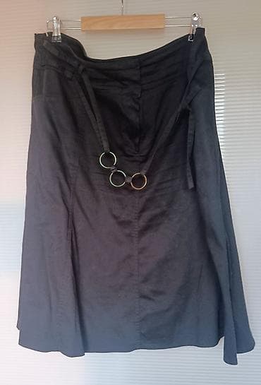 Crna pamučna suknja - Model: midi/A-kroj, blago lepršava silueta -