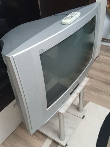 skart sa cincevima: Tv 70 cm ekran ima daljinski ispravan 100 % bez ijedne ogrebotine nije — 3