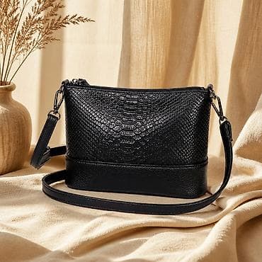 futrola za kljuceve: Crna ženska crossbody torbica sa teksturom imitacije zmijske kože - — 1
