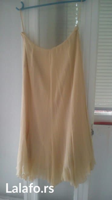 leprsave suknje: Suknja, br.44
obim 85cm,duzina 86cm.
bez ostecenja — 2