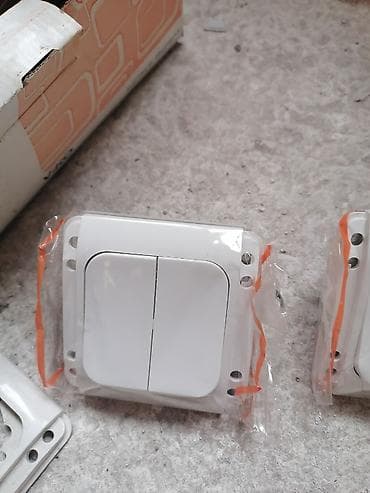ormar za odecu: Trofazni zidni prekidač i utičnice – komplet za instalacije - — 5