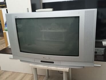 skart sa cincevima: Tv 70 cm ekran ima daljinski ispravan 100 % bez ijedne ogrebotine nije — 1