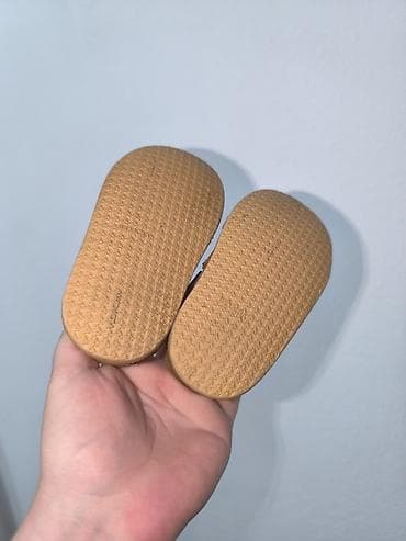 bearpaw cizme: Dečje cipelice Zuma barefoot – broj 19
kao nove, jako očuvane — 3