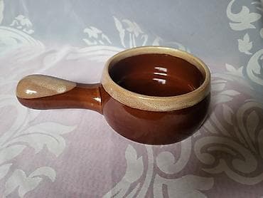 Nova nemacka grncarska posuda iz 90ih. Sve na posudi je sama na lalafo.rs Nova nemacka grncarska posuda iz 90ih. Sve na posudi je sama