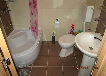 Reklamiranje, štampanje: Postavljanje svih vrsta pločica na zid i na pod. Cena usluge za — 3