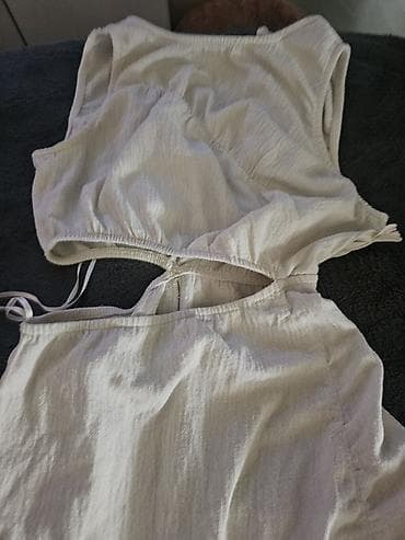 Haljine: Stradivarius haljina bez rukava, bež/ekru boje. Model sa izrezom u — 2