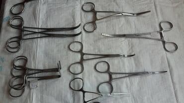 anatomski jastuk za ledja: Set od tri hirurška retraktora, svaki sa metalnim telom i drškom za — 9