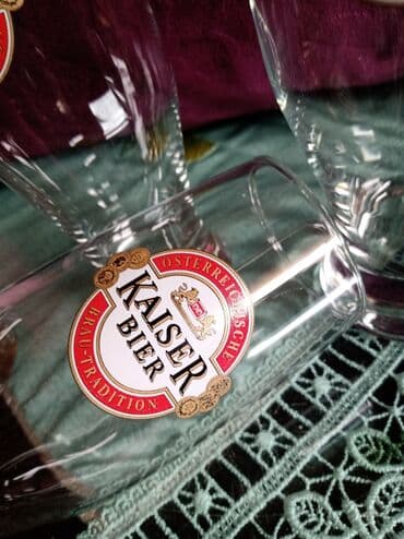 gorki list crvene case: Case nove za pivo Kaiser. iz 80ih. Komada. 4 Visina. 17cm — 4