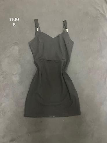 Haljine – detaljan opis 1) Haljina sa printom (M) - Veličina: M