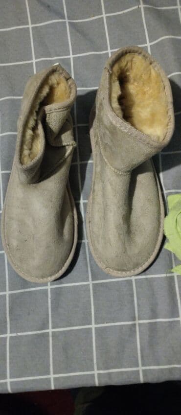 jordan 1 mid srbija: Mokasine, 39 — 5