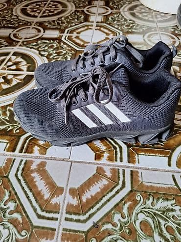 pertle za patike: Dva para sportskih patika – Champion i Adidas 1) Champion patike - — 4