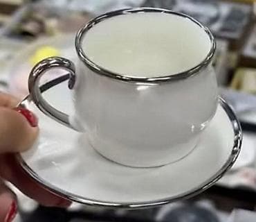Porcelanska šoljica sa tacnom za espresso/kafu elegantnog dizajna at lalafo.rs Porcelanska šoljica sa tacnom za espresso/kafu elegantnog dizajna