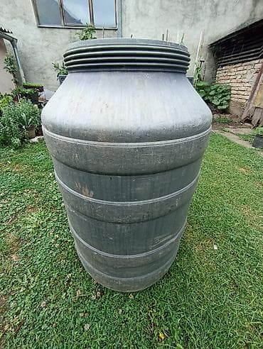 komora za pumpicu cena: Tri bureta,dva -200 litara,jedno 120 liitara plastična,dva sa slavinom — 6