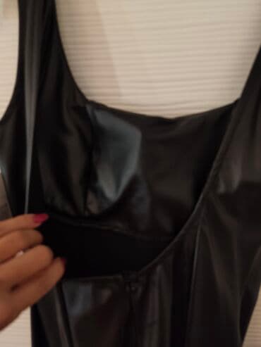 haljina na falte: Crna midi haljina od eko kože - Model: uska, duga do listova (midi) — 5