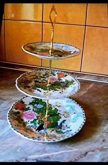 Kućna hemija i proizvodi za kuću: Trospratna etažir/poslužavnik za kolače i voće - Materijal — 1