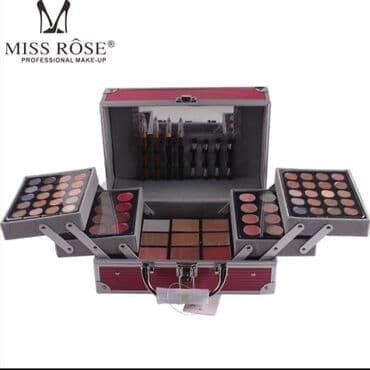 Komplet kofer sa sminkom odlican kvalitet sminke. Visoko