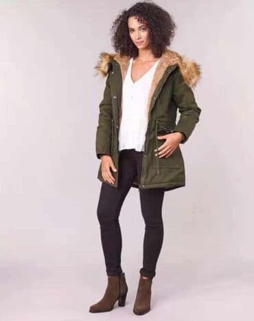 cipele sa vazdusnim djonom: Parka 
S M L XL 
Cena 3.500 dinara — 4