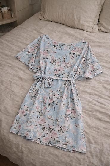 Ostalo: Lagana letnja haljina sa cvetnim printom - Kroj: ravna silueta sa — 1