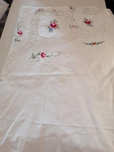 materijal za jastuke: Ručni rad – set od belog platna sa vezenim motivima i čipkom - — 3