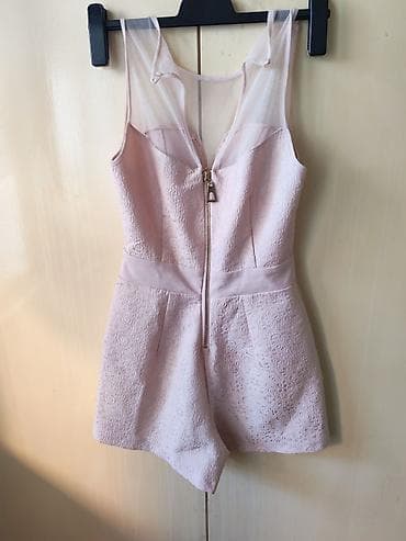 ogrlica srce: Ženski elegantni kratki kombinezon u puder‑roze boji. - Gornji deo — 2