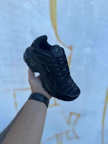 patike za fudbal sa malim kramponima: Patike, Adidas — 1