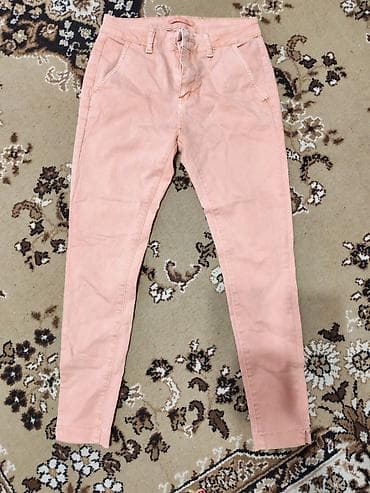 Pantalone veličina S/M, 31 broj, uzan kroj