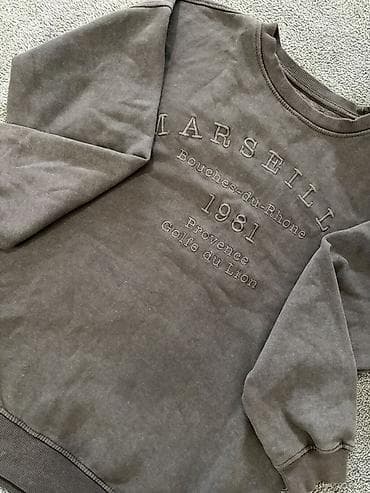 bermude 100: На продају половна гардероба ношена једном или ни једном све ствари су — 7